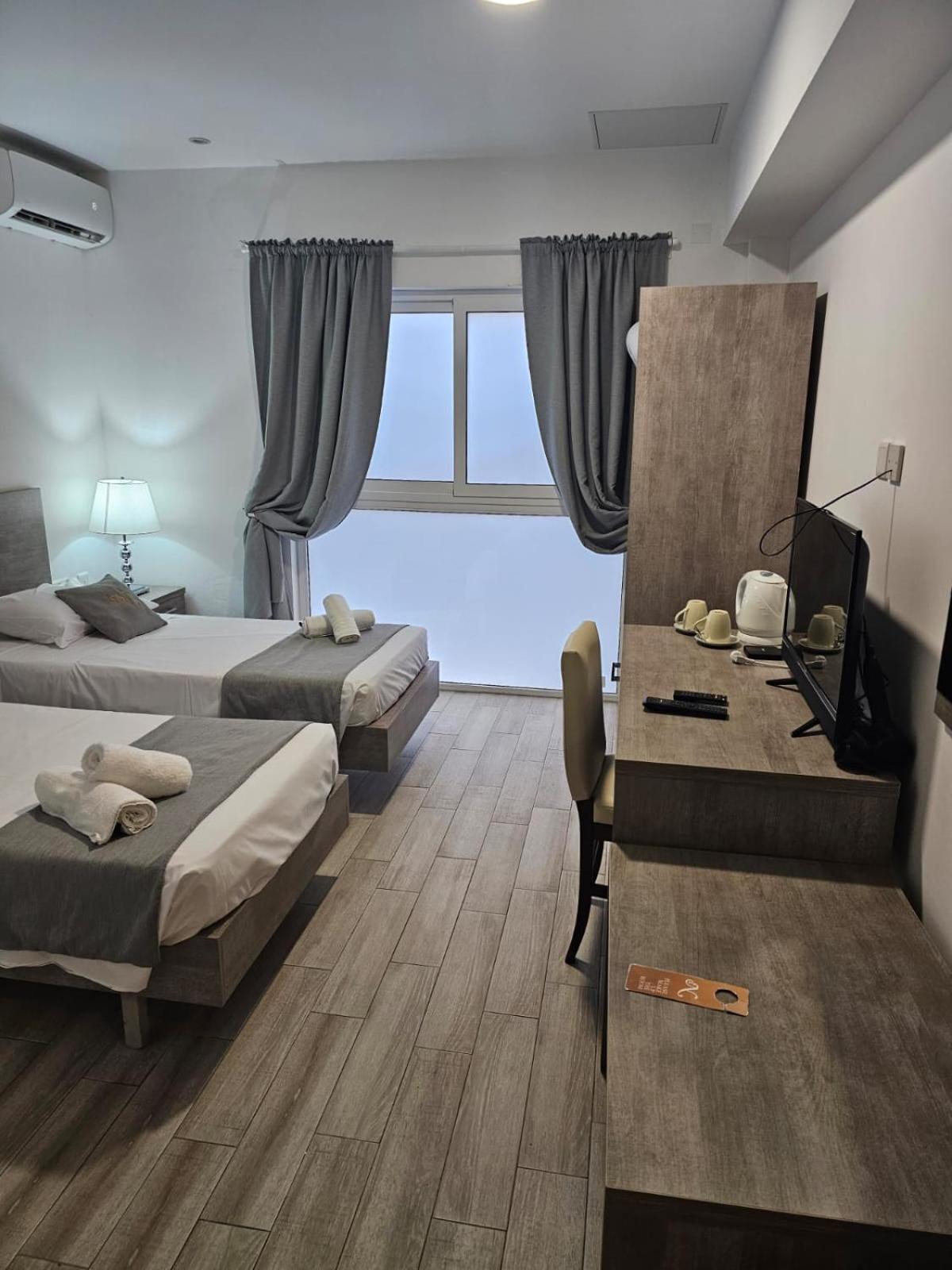 Napoli Suites Studios Aparthotel Saint Julian's Екстер'єр фото