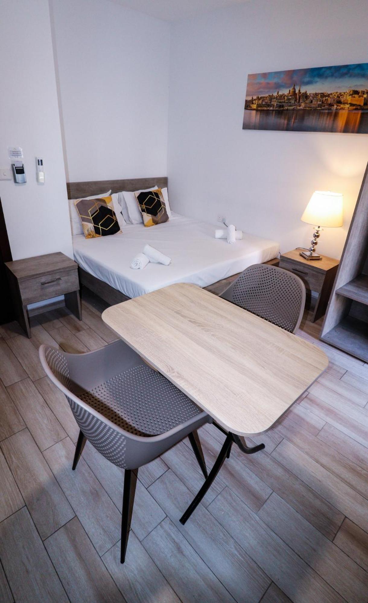 Napoli Suites Studios Aparthotel Saint Julian's Екстер'єр фото