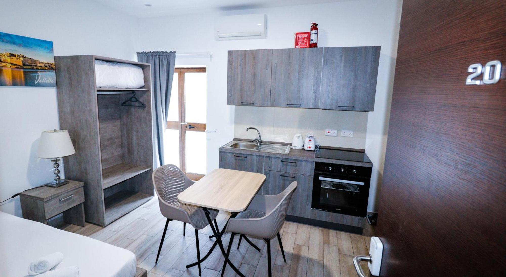 Napoli Suites Studios Aparthotel Saint Julian's Екстер'єр фото
