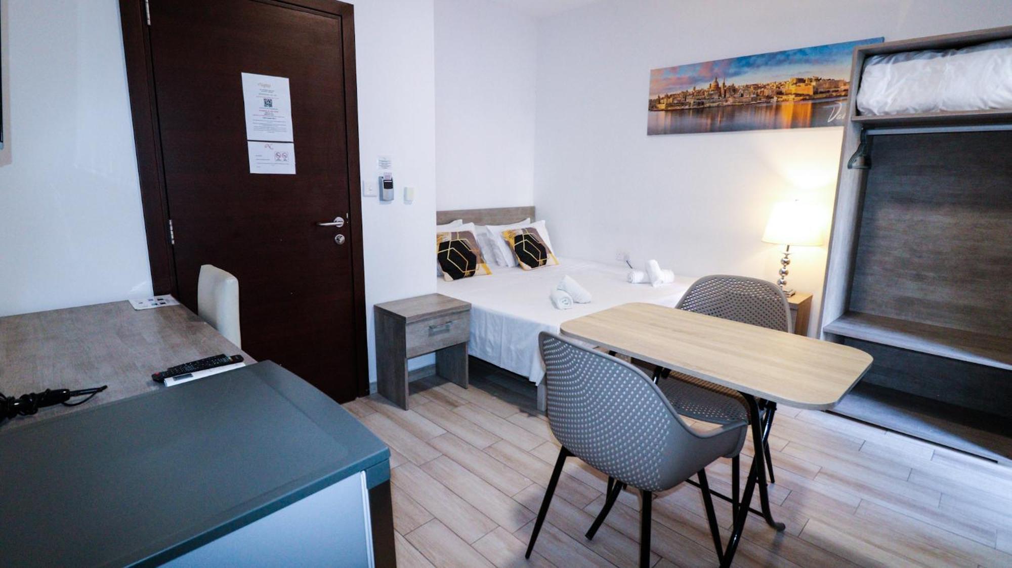Napoli Suites Studios Aparthotel Saint Julian's Екстер'єр фото