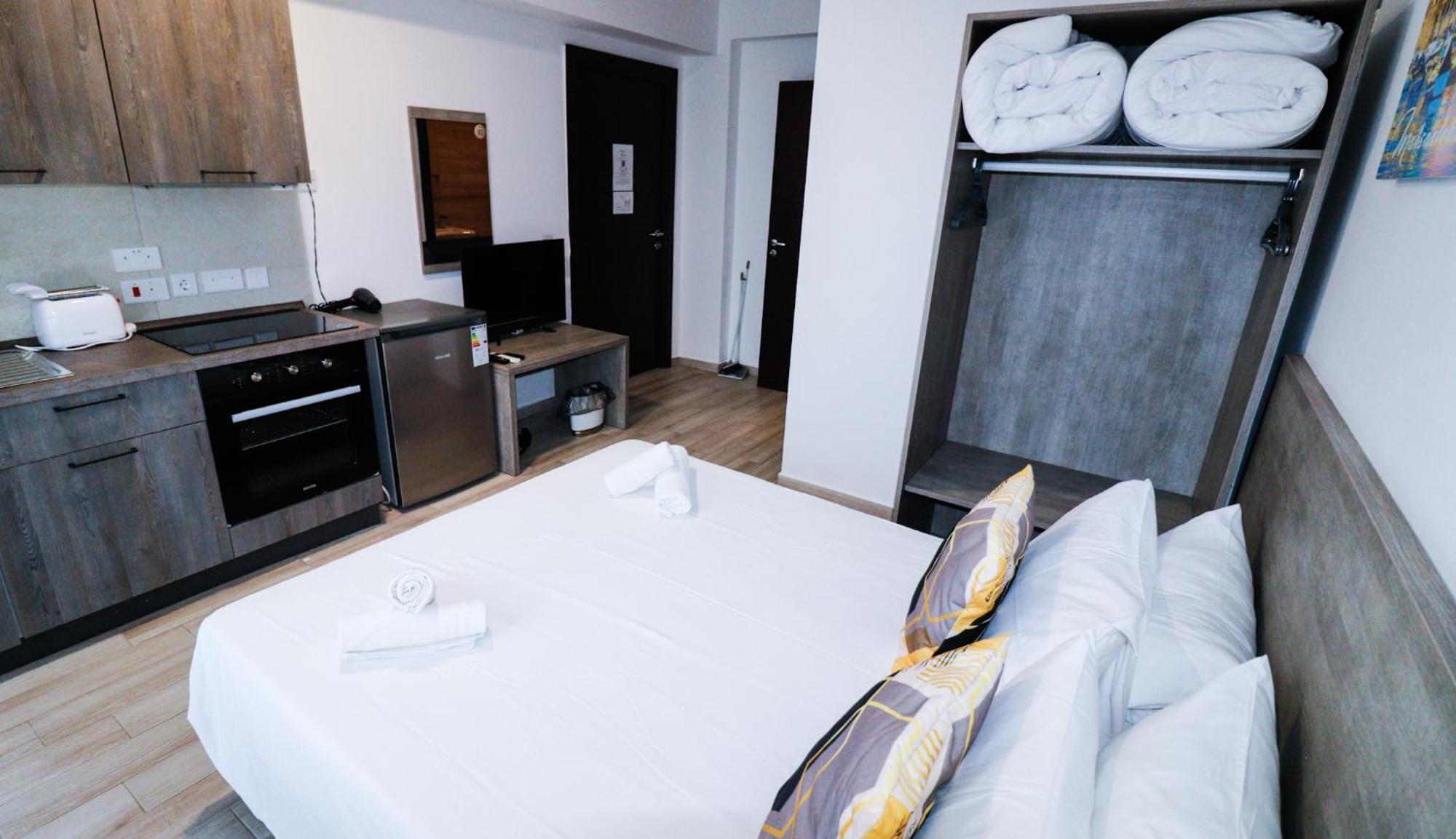Napoli Suites Studios Aparthotel Saint Julian's Екстер'єр фото