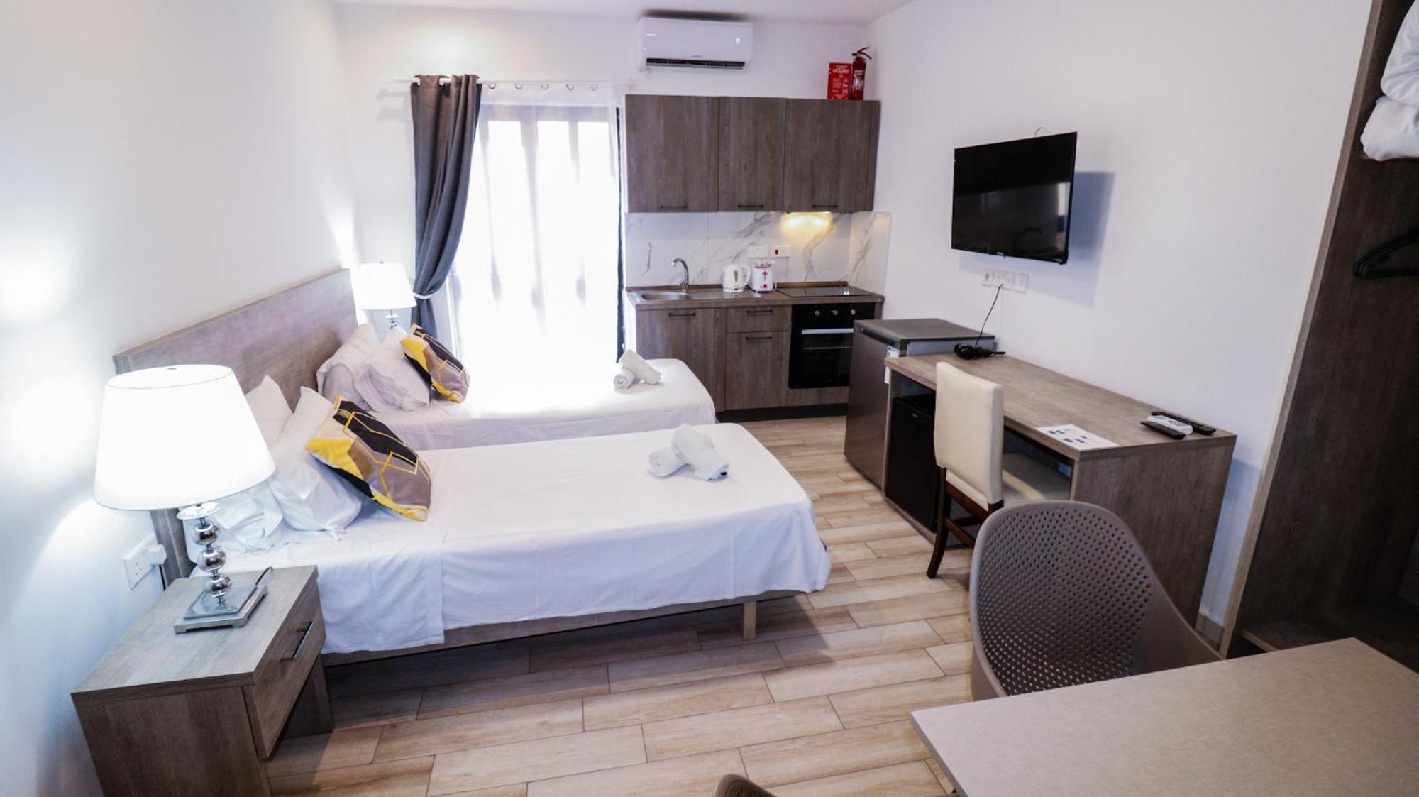 Napoli Suites Studios Aparthotel Saint Julian's Екстер'єр фото